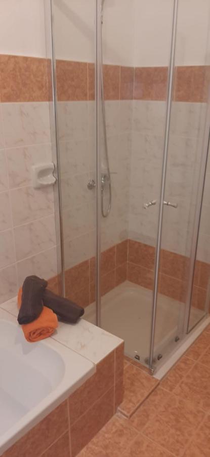 Your Basic Lodging Gozo Marsalforn Ngoại thất bức ảnh